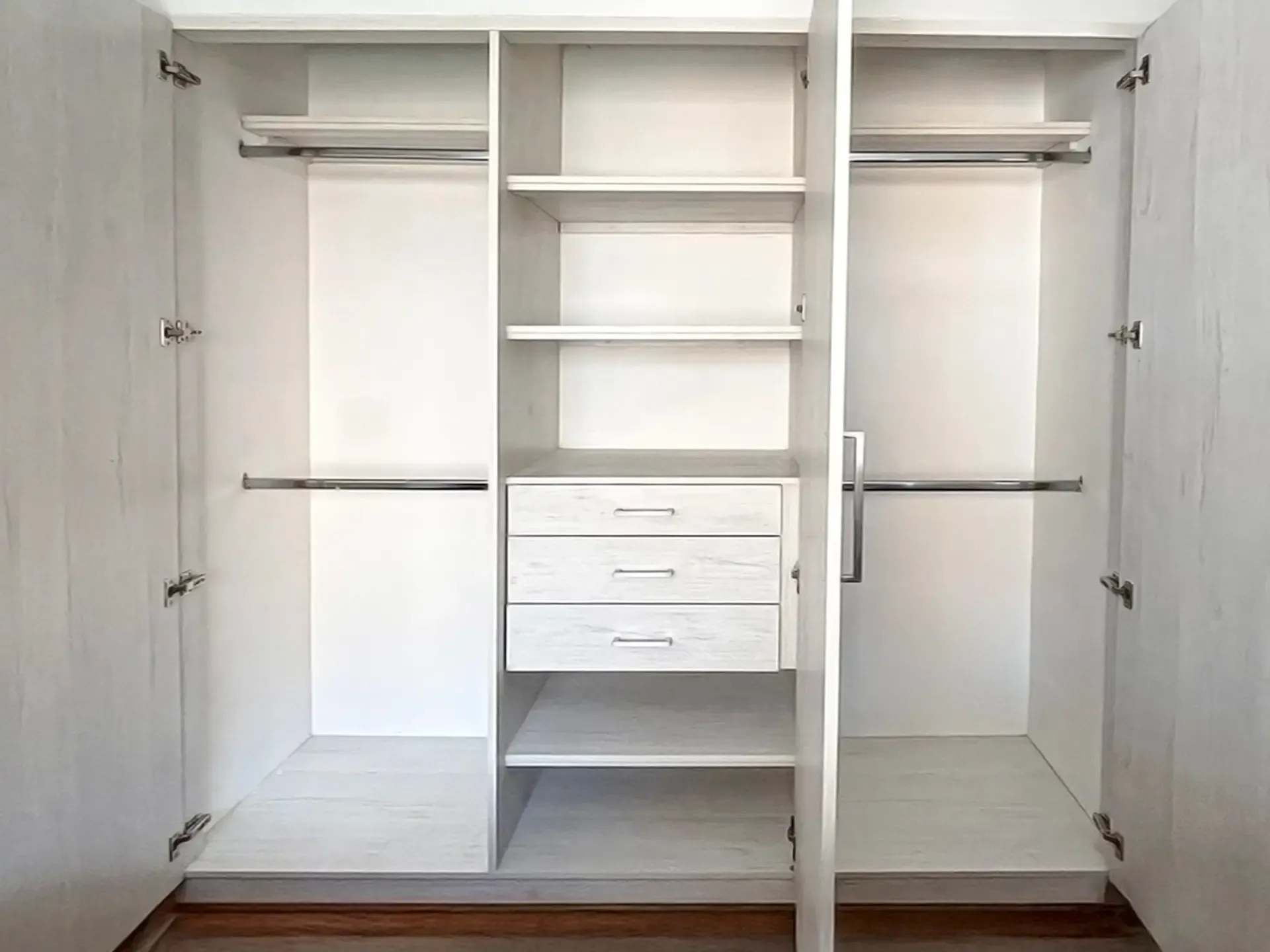 Organizadores y Joyeros Técnicos con ingeniería de fabricación avanzada en Bogotá