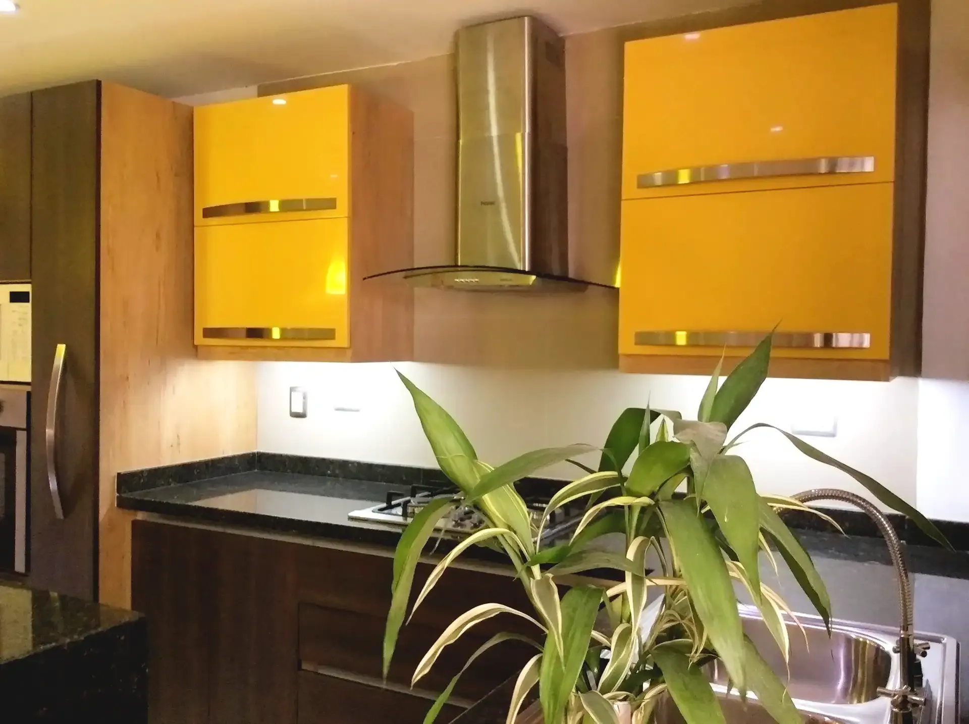 Cocinas Exclusivas con Herrajes Europeos con ingeniería de fabricación avanzada en Bogotá