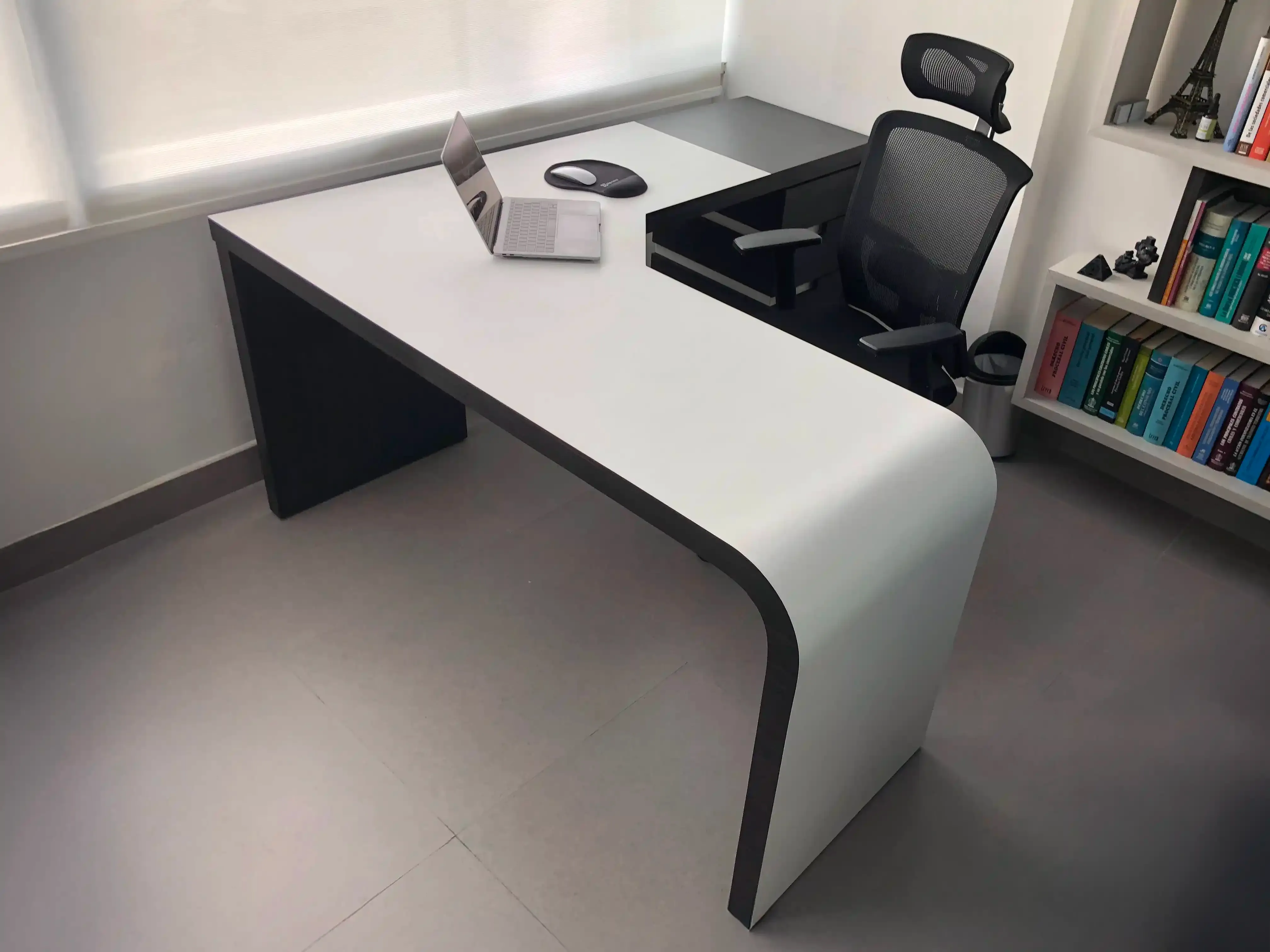 Escritorios en Madera Noble y Ebanistería con ingeniería de fabricación avanzada en Bogotá