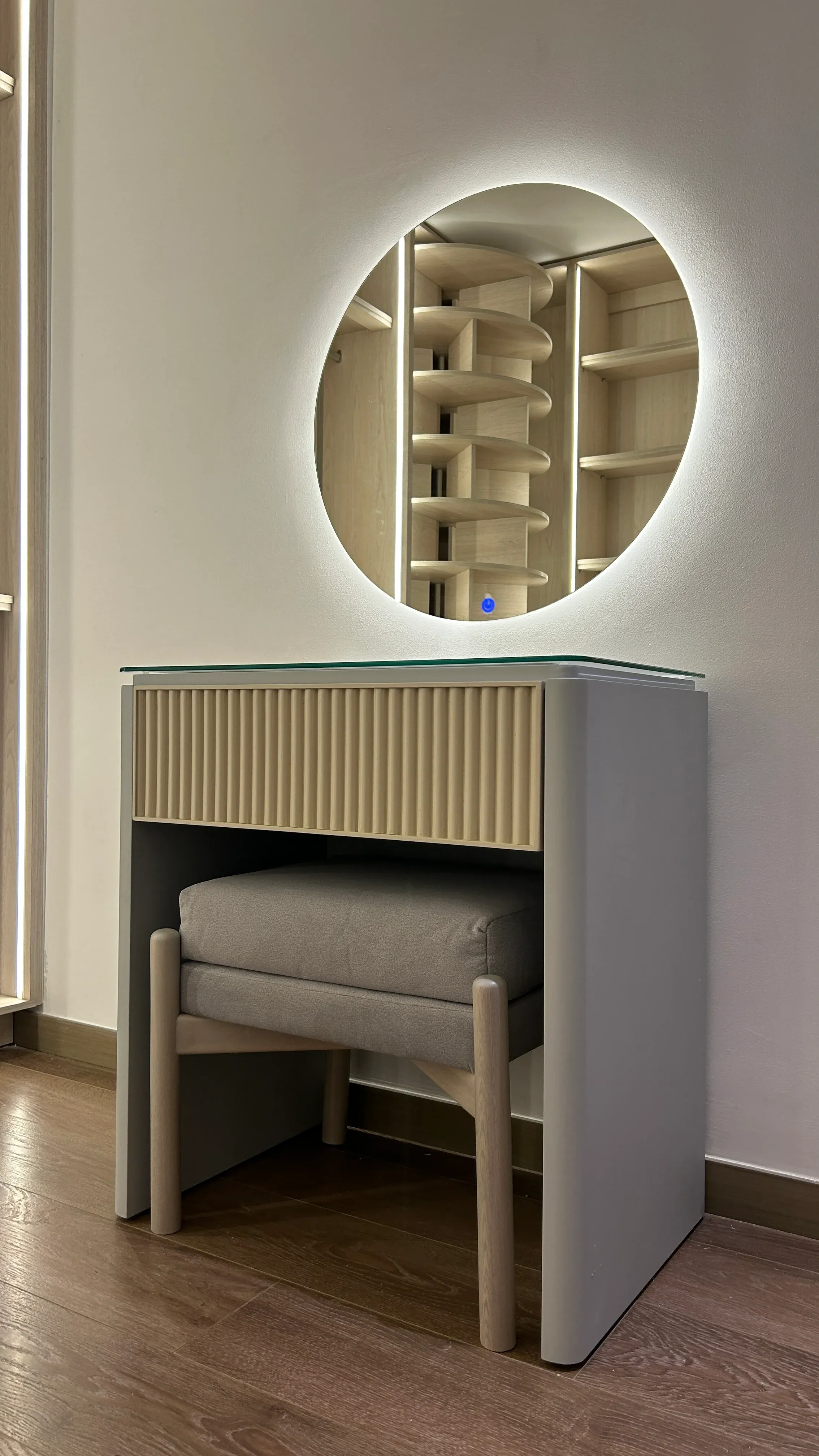 Ingeniería DTM al milímetro en el vestidor de Leiby