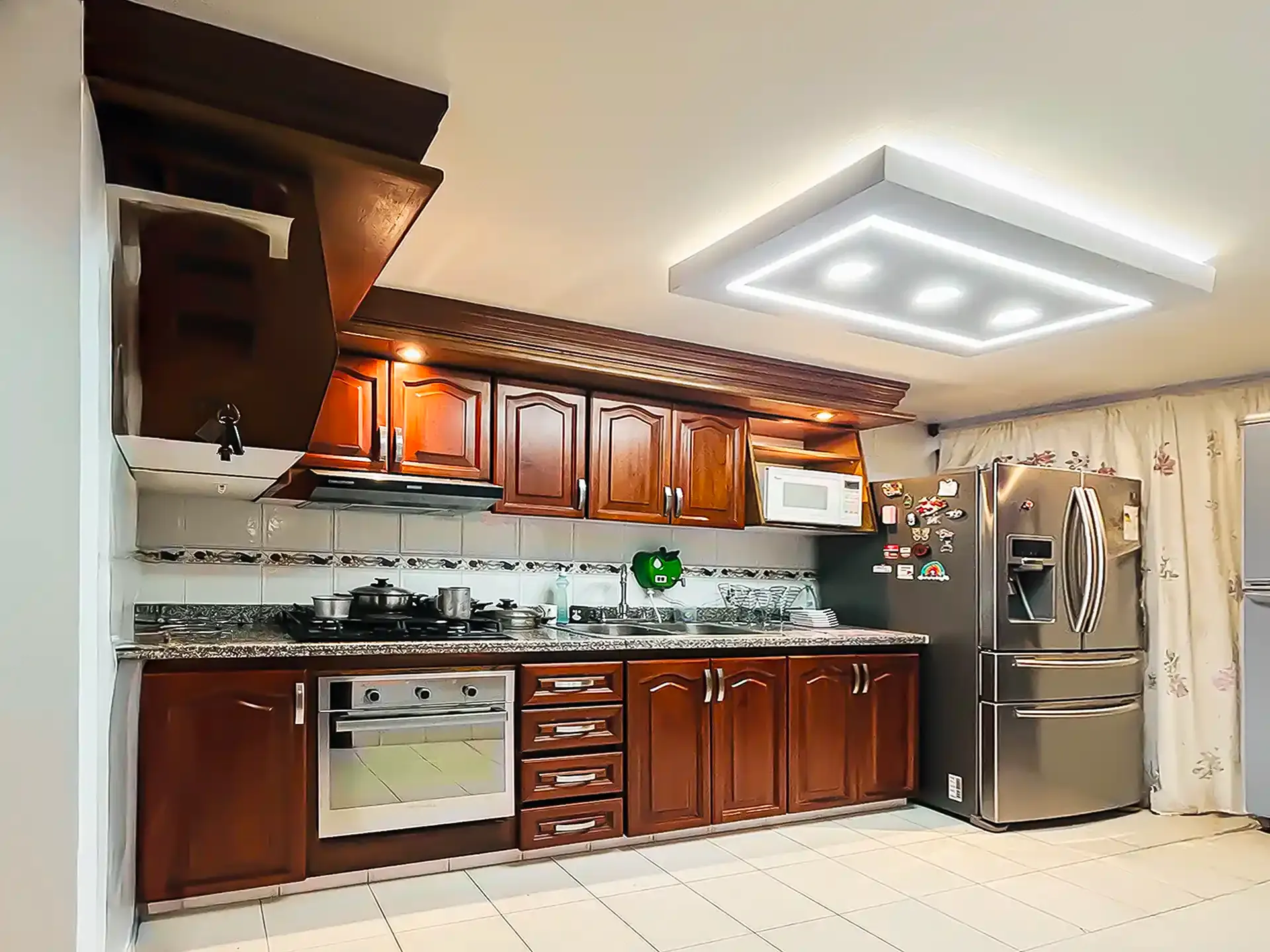 Lacado en Cabina de Flujo Controlado con ingeniería de fabricación avanzada en Bogotá