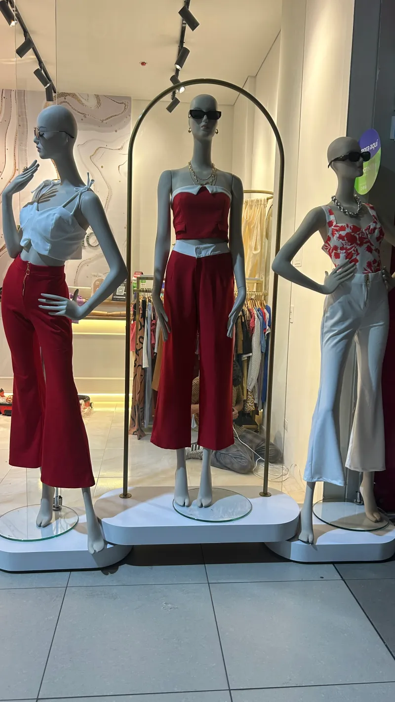 Mobiliario Retail de Alto Impacto: Exhibición Escénica